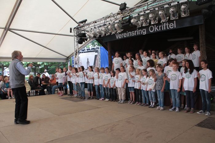W&auml;ldchesfest 2011 - Judendchor der S&auml;ngervereinigung Okriftel am 13.06.2011